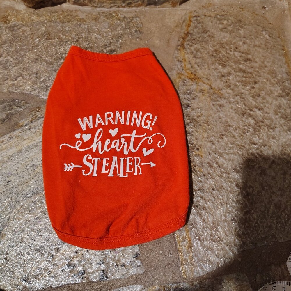 SUEOSU Red Dog Shirt Warning Heart Stealer Size Small